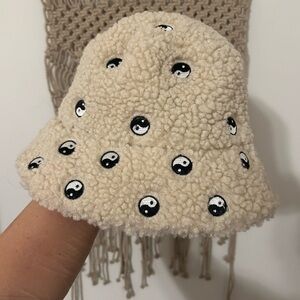 Cream Fleece Kids Bucket Hat with Yin Yang Design NWOT